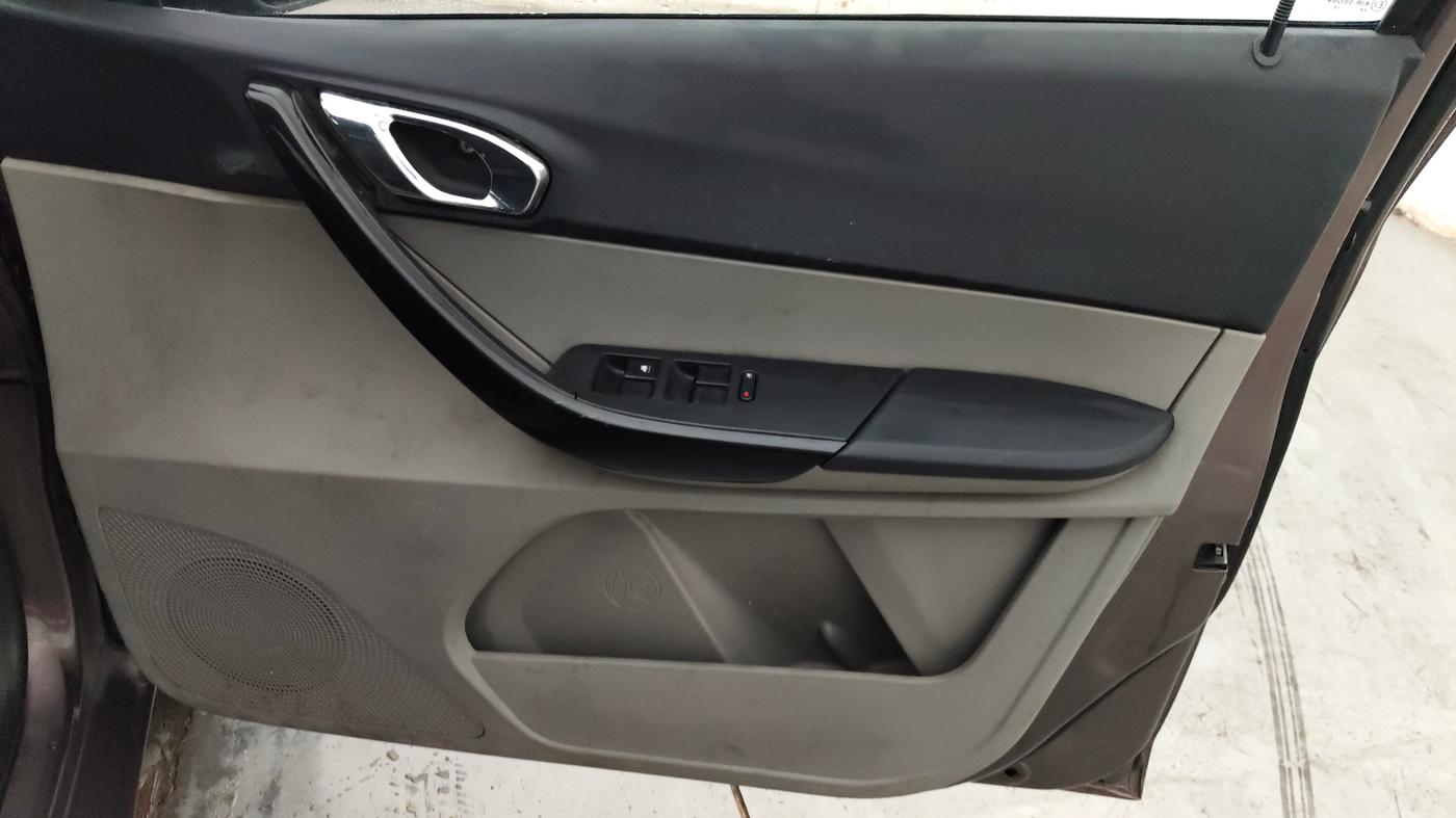 2019 Tata Tiago XZ PLUS PETROL, Petrol, Manual, 30,627 km, Driver Side Door Panels Control