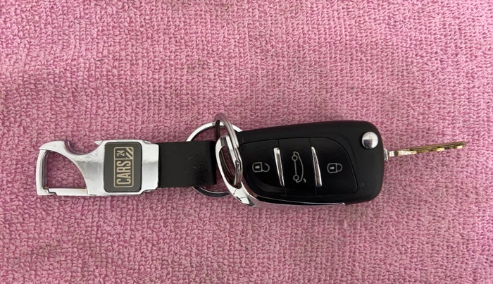 2018 Tata TIAGO NRG PETROL, Petrol, Manual, 13,872 km, Key Close Up