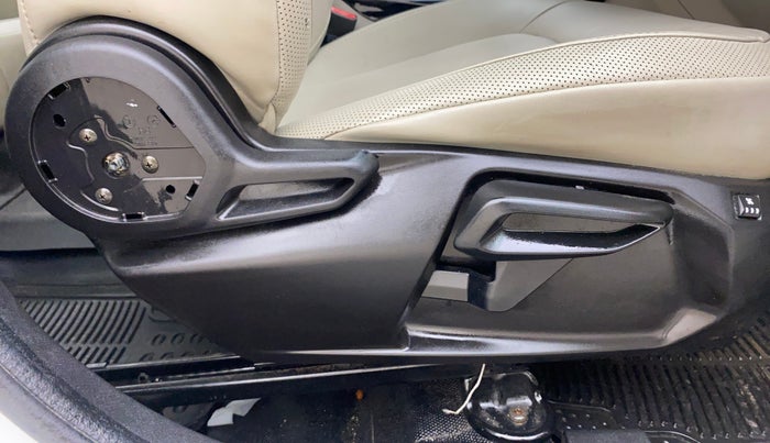 2022 Tata NEXON XZ PLUS (PREMIUM) PETROL, Petrol, Manual, 39,575 km, Driver Side Adjustment Panel