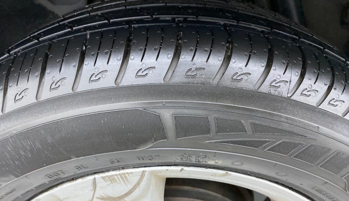 2013 Renault Duster RXZ DIESEL 110, Diesel, Manual, 51,707 km, Right Rear Tyre Tread