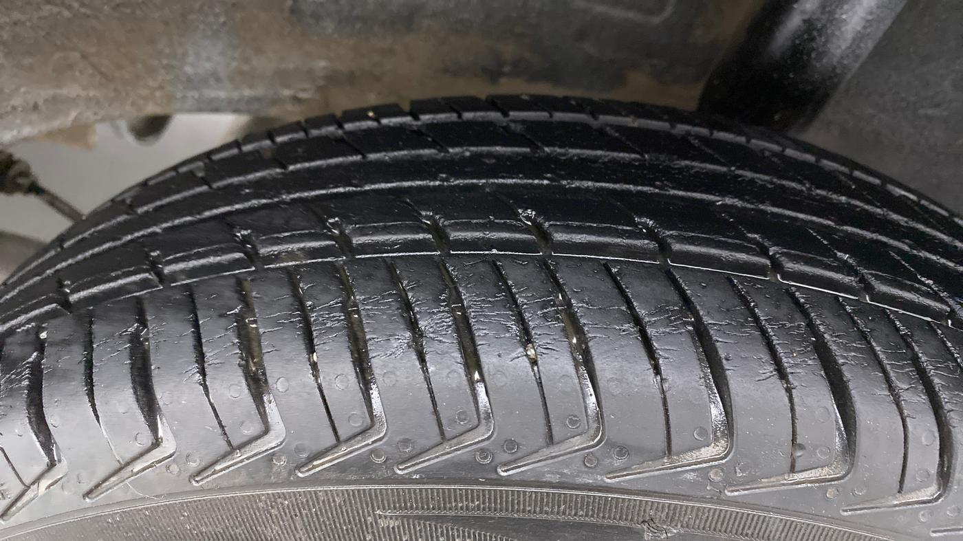 2016 Datsun Redi Go T (O), Petrol, Manual, 24,360 km, Left Rear Tyre Tread
