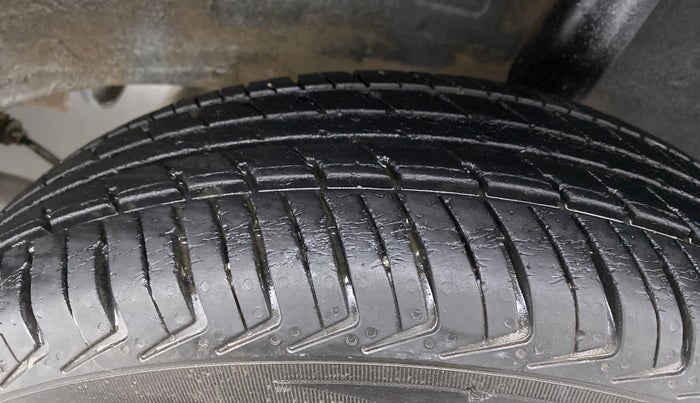 2016 Datsun Redi Go T (O), Petrol, Manual, 24,360 km, Left Rear Tyre Tread