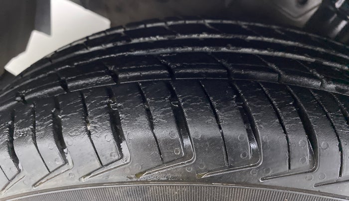 2016 Datsun Redi Go T (O), Petrol, Manual, 24,360 km, Left Front Tyre Tread