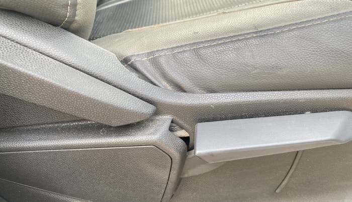 2014 Ford Ecosport TITANIUM 1.5L PETROL AT, Petrol, Automatic, 57,438 km, Driver Side Adjustment Panel