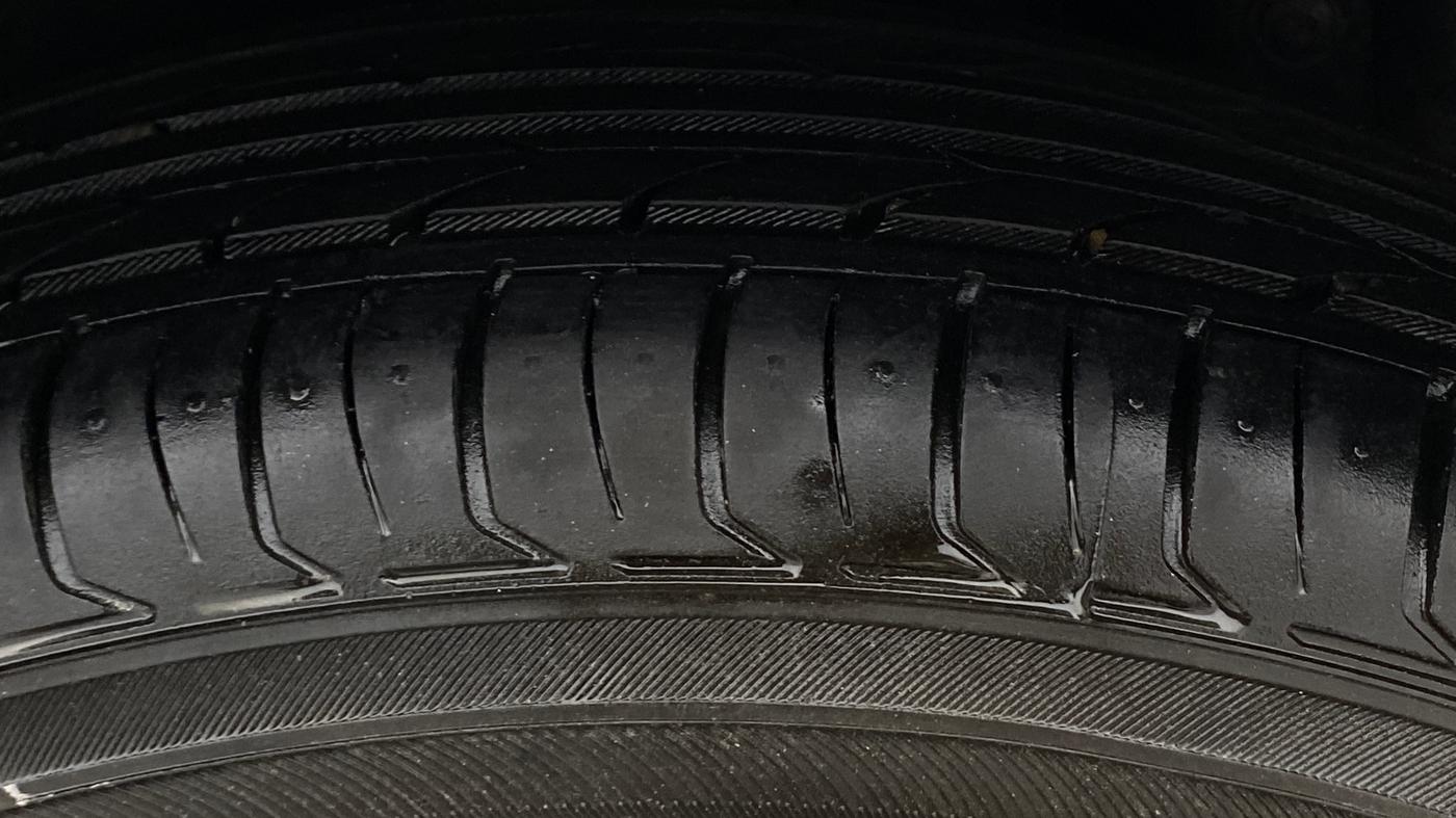 2013 Maruti Swift VXI, Petrol, Manual, 52,760 km, Left Rear Tyre Tread