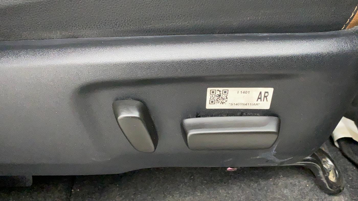 2022 Toyota Innova Crysta 2.4 ZX AT 7 STR, Diesel, Automatic, 27,727 km, Driver Side Adjustment Panel