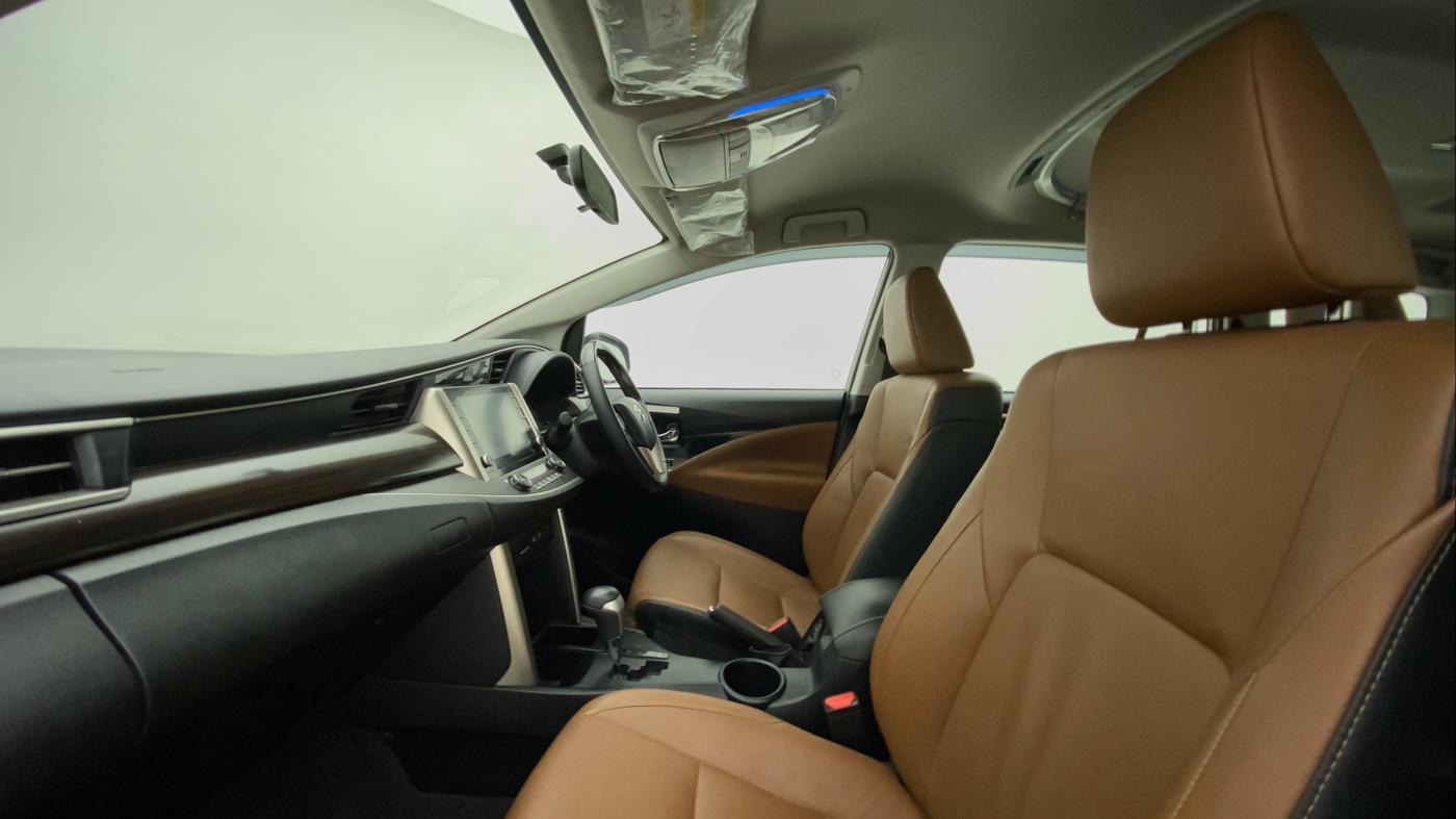 2022 Toyota Innova Crysta 2.4 ZX AT 7 STR, Diesel, Automatic, 27,727 km, Right Side Front Door Cabin