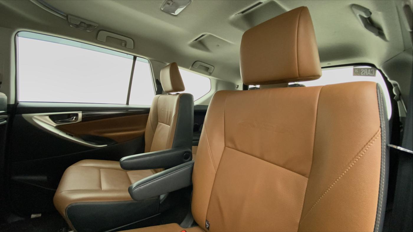 2022 Toyota Innova Crysta 2.4 ZX AT 7 STR, Diesel, Automatic, 27,727 km, Right Side Rear Door Cabin
