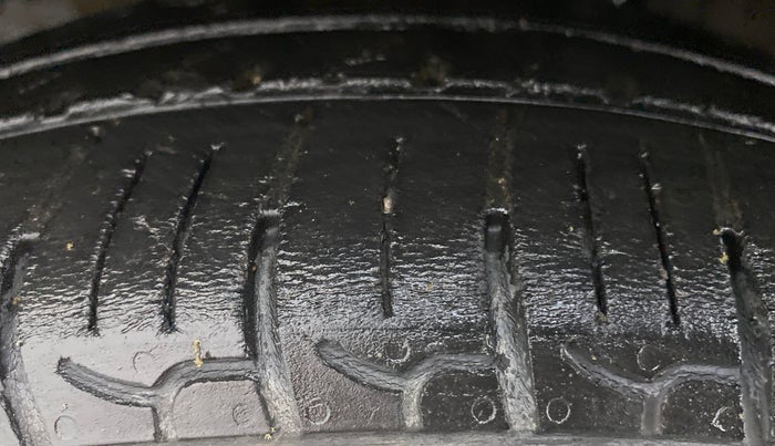 2019 Hyundai NEW SANTRO 1.1 SPORTZ MT CNG, CNG, Manual, 43,218 km, Left Front Tyre Tread