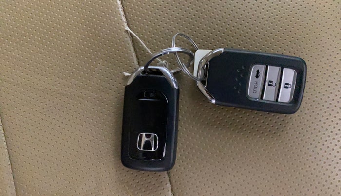 2022 Honda Amaze 1.2L I-VTEC VX CVT, Petrol, Automatic, 65,401 km, Key Close Up