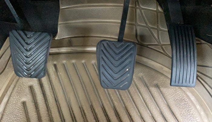 2012 Hyundai Verna FLUIDIC 1.6 VTVT SX, Petrol, Manual, 98,680 km, Pedals