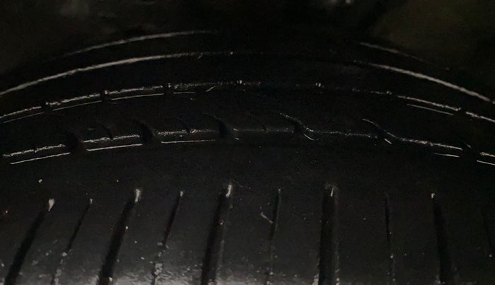 2012 Hyundai Verna FLUIDIC 1.6 VTVT SX, Petrol, Manual, 98,680 km, Left Front Tyre Tread