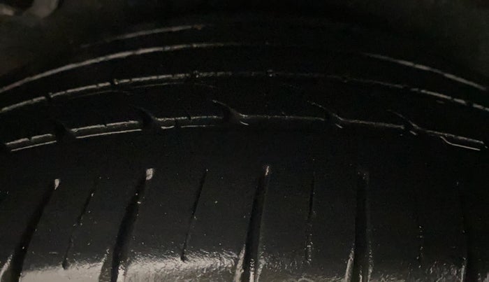 2012 Hyundai Verna FLUIDIC 1.6 VTVT SX, Petrol, Manual, 98,680 km, Right Rear Tyre Tread