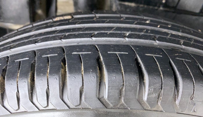 2017 Maruti Dzire VXI, Petrol, Manual, 21,698 km, Right Rear Tyre Tread