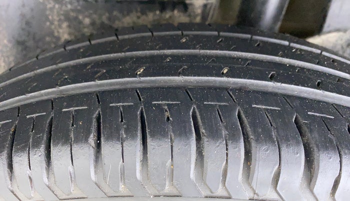 2017 Maruti Dzire VXI, Petrol, Manual, 21,698 km, Left Rear Tyre Tread