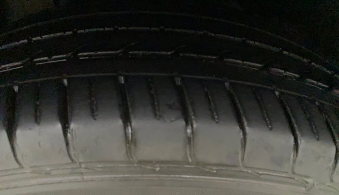2015 Hyundai Creta SX (O) 1.6 DIESEL, Diesel, Manual, 87,070 km, Left Front Tyre Tread