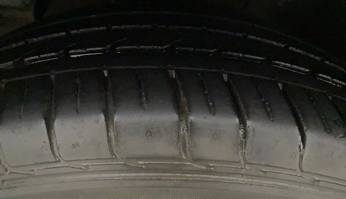 2015 Hyundai Creta SX (O) 1.6 DIESEL, Diesel, Manual, 87,070 km, Right Front Tyre Tread