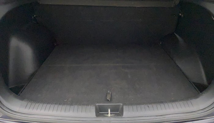2015 Hyundai Creta SX (O) 1.6 DIESEL, Diesel, Manual, 87,070 km, Boot Inside