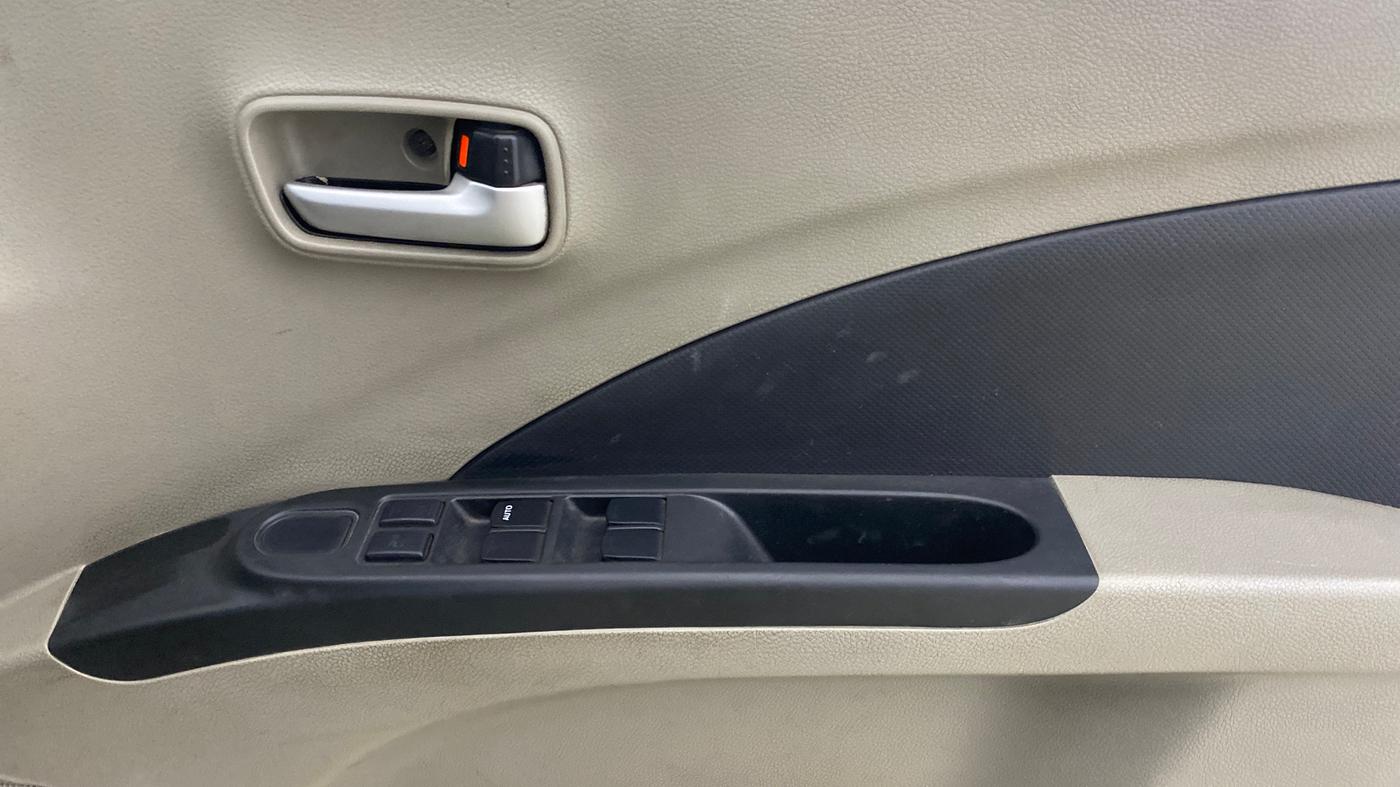 2015 Maruti Celerio VXI CNG, CNG, Manual, 1,19,283 km, Driver Side Door Panels Control