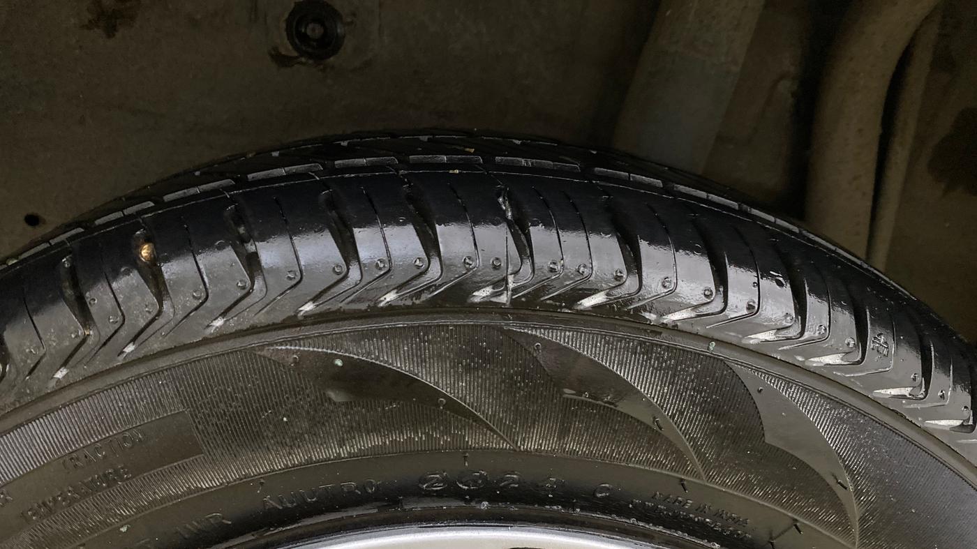 2015 Maruti Celerio VXI CNG, CNG, Manual, 1,19,283 km, Left Rear Tyre Tread