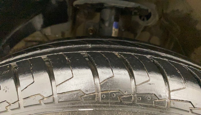 2021 Maruti Swift VXI, Petrol, Manual, 24,935 km, Left Front Tyre Tread