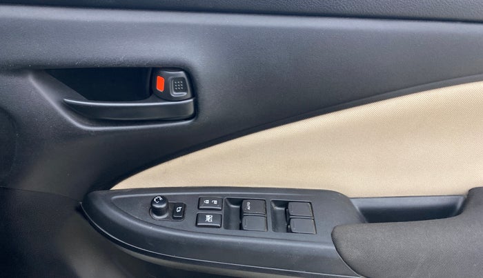 2024 Toyota Glanza S, CNG, Manual, 15,482 km, Driver Side Door Panels Control