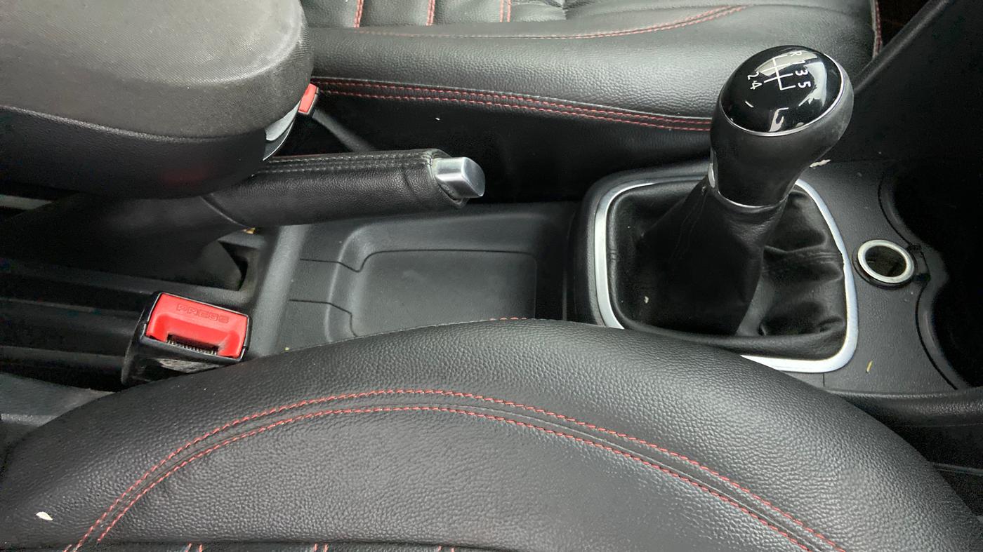 2017 Volkswagen Polo ALLSTAR 1.2, Petrol, Manual, 82,279 km, Gear Lever