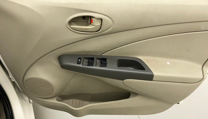 2015 Toyota Etios Liva G, Petrol, Manual, 88,086 km, Driver Side Door Panels Control