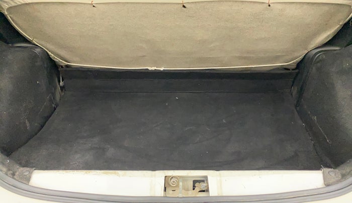 2015 Toyota Etios Liva G, Petrol, Manual, 88,086 km, Boot Inside