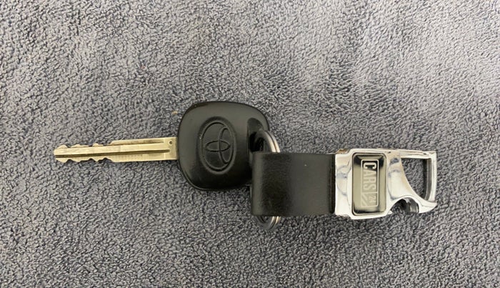 2015 Toyota Etios Liva G, Petrol, Manual, 88,086 km, Key Close Up