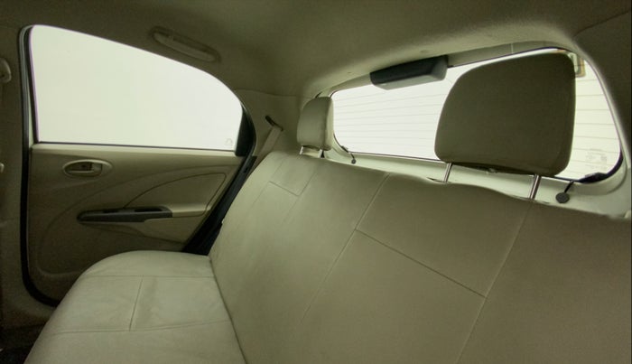 2015 Toyota Etios Liva G, Petrol, Manual, 88,086 km, Right Side Rear Door Cabin