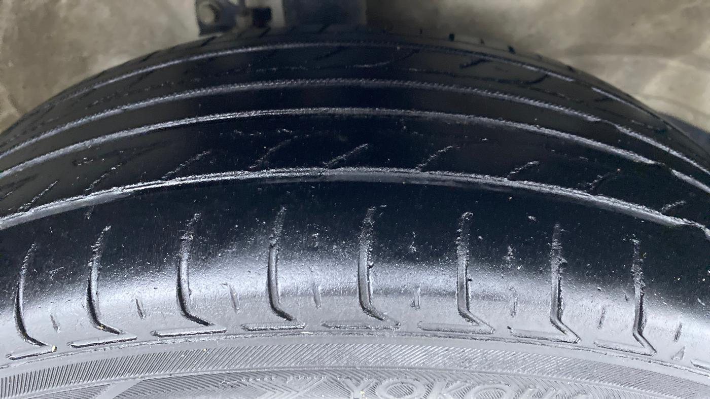 2016 Maruti Wagon R 1.0 VXI AMT, Petrol, Automatic, 88,216 km, Right Front Tyre Tread