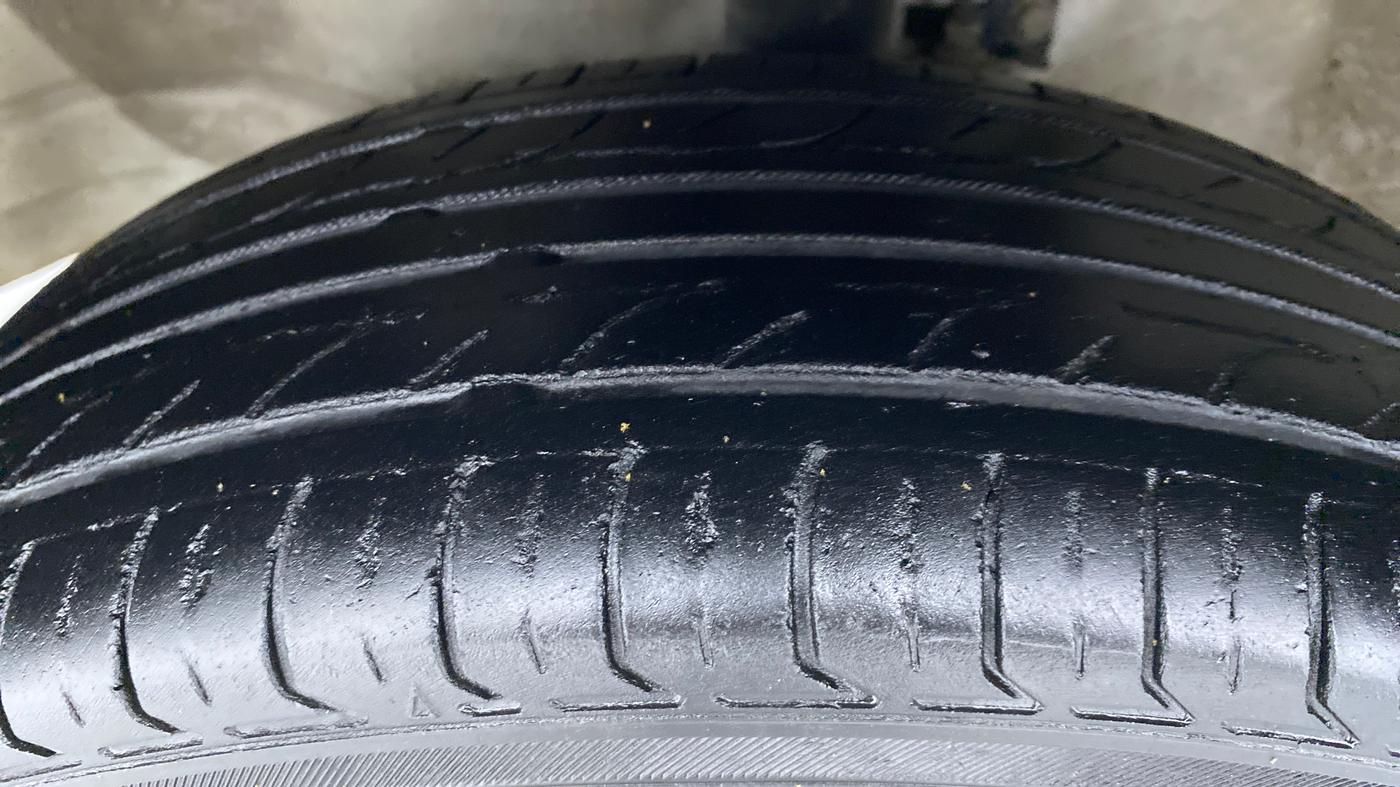 2016 Maruti Wagon R 1.0 VXI AMT, Petrol, Automatic, 88,216 km, Left Front Tyre Tread
