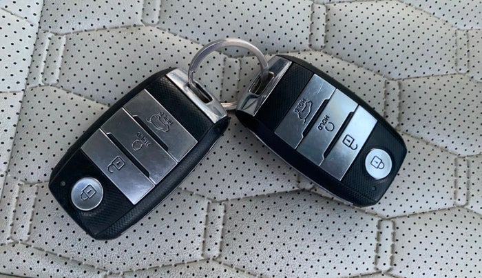 2021 KIA SELTOS HTX 1.5 PETROL, Petrol, Manual, 53,407 km, Key Close Up