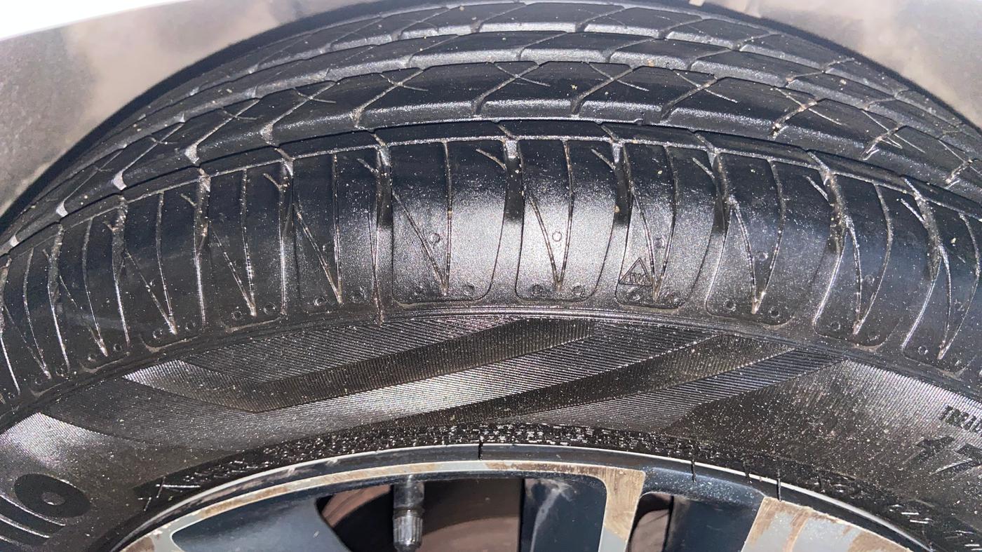 2019 Tata TIGOR XZ PLUS PETROL, CNG, Manual, 93,703 km, Right Front Tyre Tread
