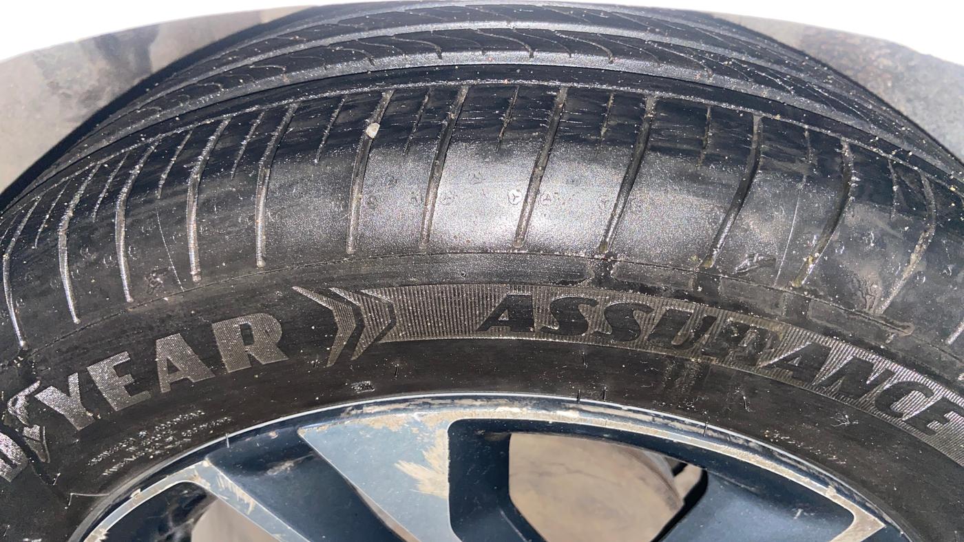 2019 Tata TIGOR XZ PLUS PETROL, CNG, Manual, 93,703 km, Right Rear Tyre Tread