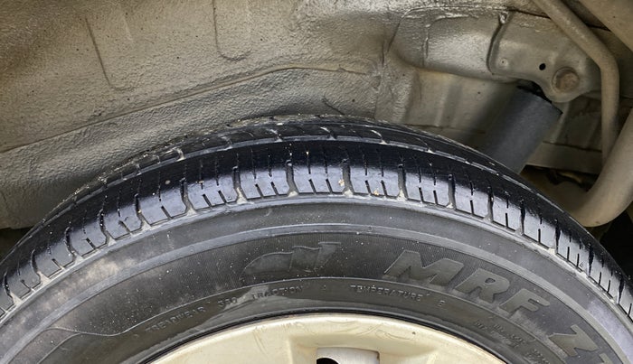 2014 Maruti Wagon R 1.0 LXI CNG, CNG, Manual, 64,211 km, Left Rear Tyre Tread