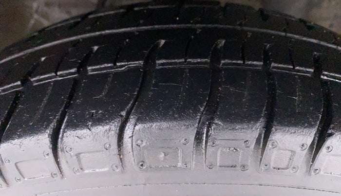 2014 Maruti Alto 800 LXI, Petrol, Manual, 42,753 km, Right Front Tyre Tread
