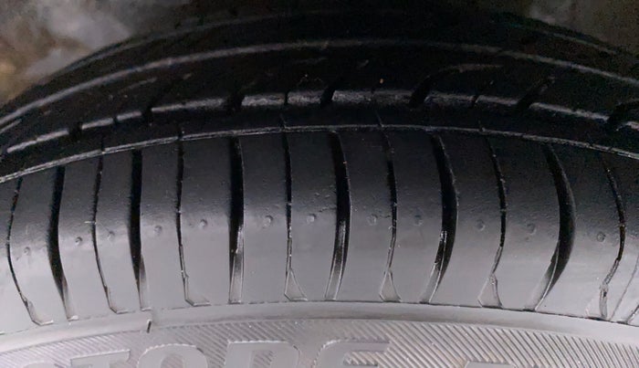 2014 Maruti Alto 800 LXI, Petrol, Manual, 42,753 km, Left Front Tyre Tread