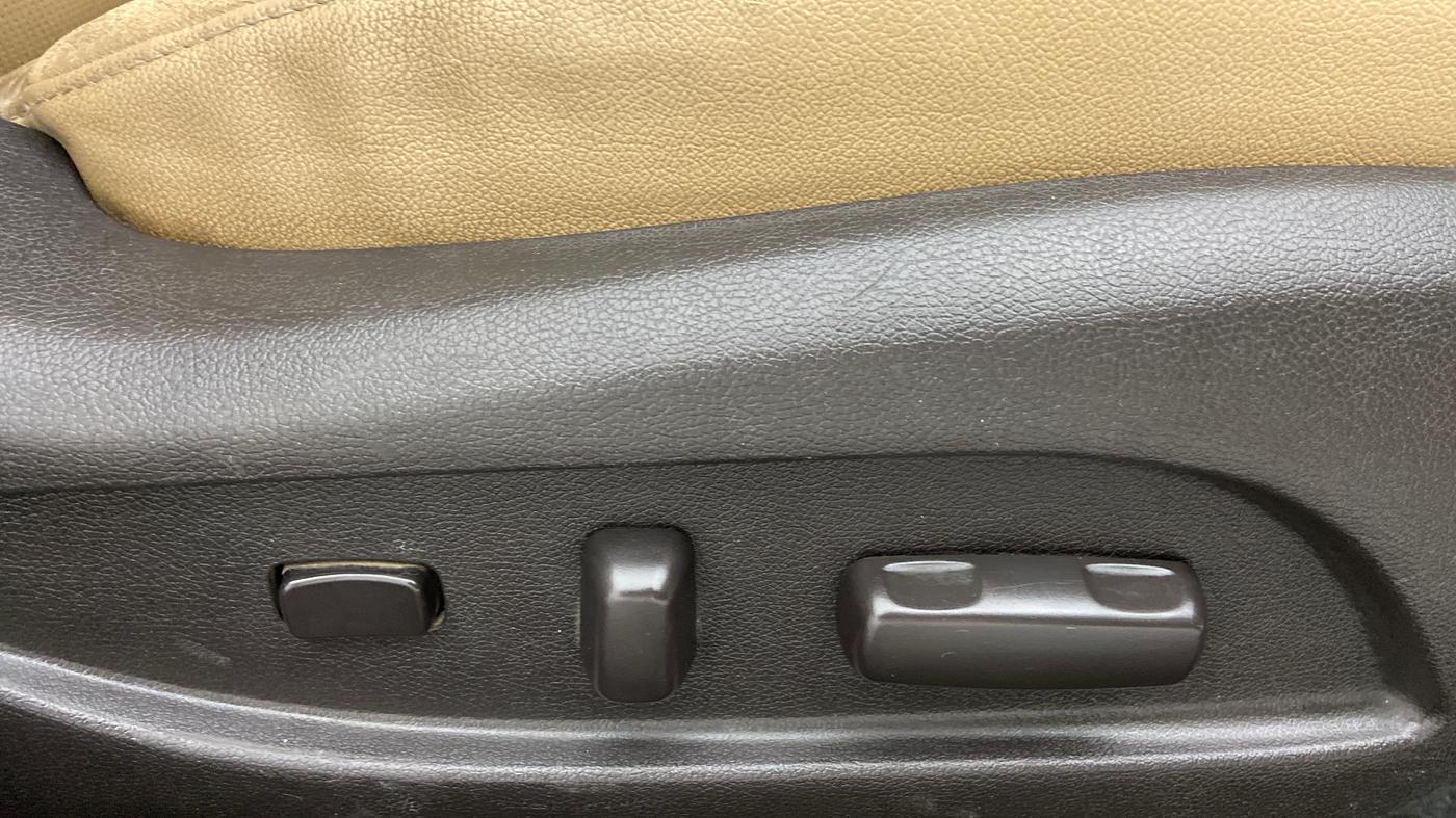 2012 Hyundai Sonata 2.4 GDI MT, Petrol, Manual, 42,398 km, Driver Side Adjustment Panel