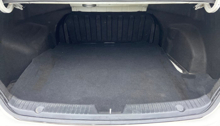 2012 Hyundai Sonata 2.4 GDI MT, Petrol, Manual, 42,398 km, Boot Inside