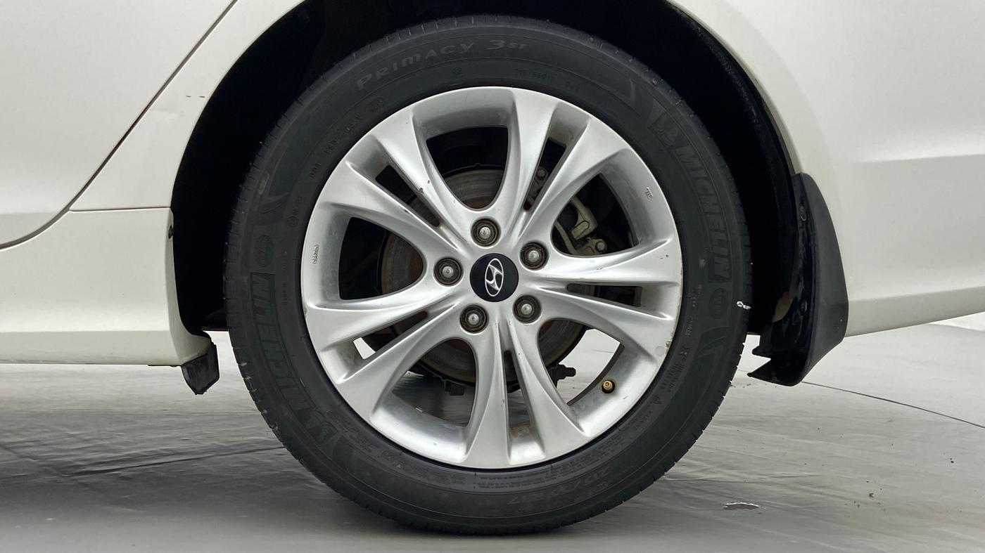 2012 Hyundai Sonata 2.4 GDI MT, Petrol, Manual, 42,398 km, Left Rear Wheel