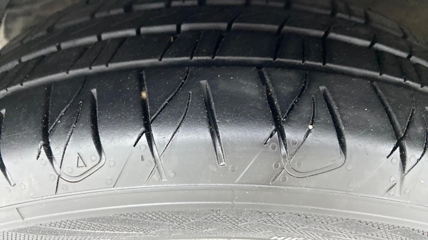 2012 Hyundai Sonata 2.4 GDI MT, Petrol, Manual, 42,398 km, Left Front Tyre Tread