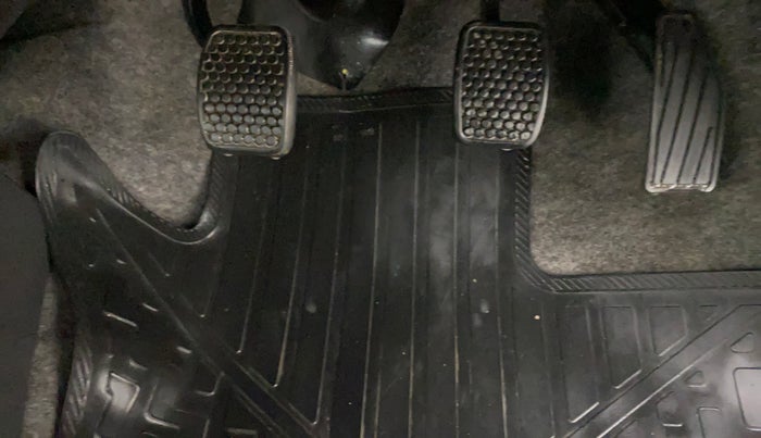 2018 Maruti Alto 800 LXI, Petrol, Manual, 19,815 km, Pedals