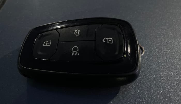 2022 Tata NEXON XZ PLUS (HS) DIESEL DUAL TONE, Diesel, Manual, 96,137 km, Key Close Up