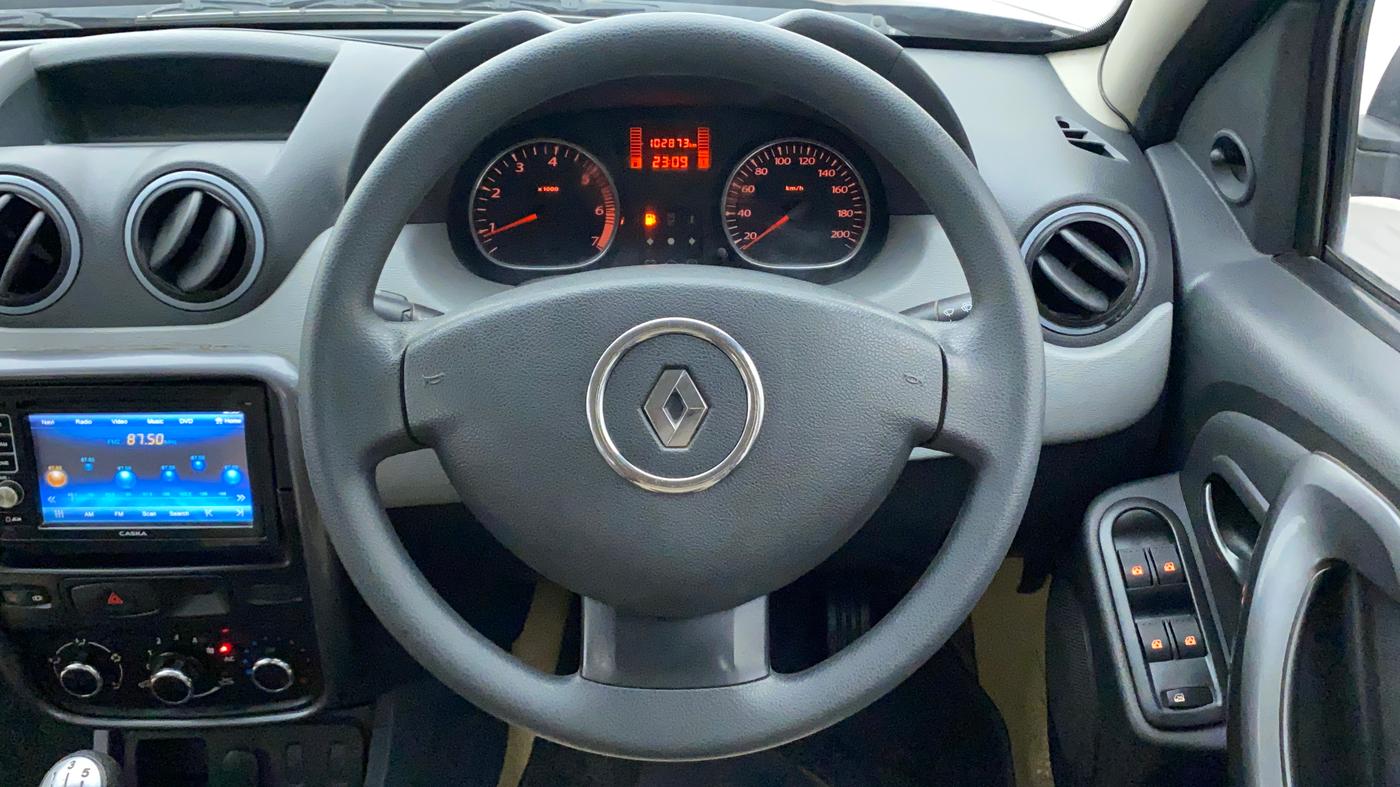2013 Renault Duster 85 PS RXE DIESEL, Diesel, Manual, 1,02,872 km, Steering Wheel Close Up