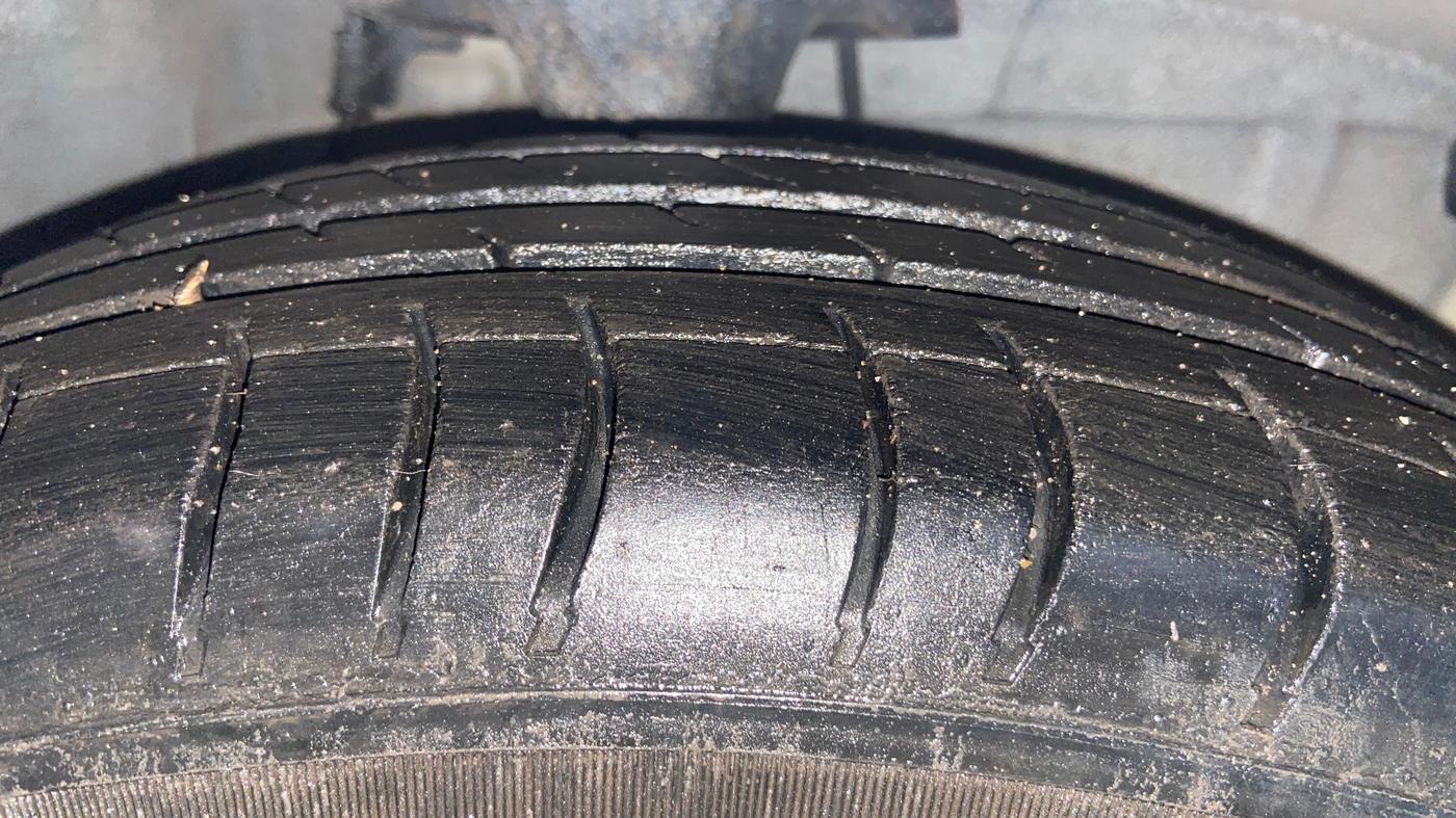 2014 Hyundai i10 MAGNA 1.1, Petrol, Manual, 95,450 km, Right Front Tyre Tread