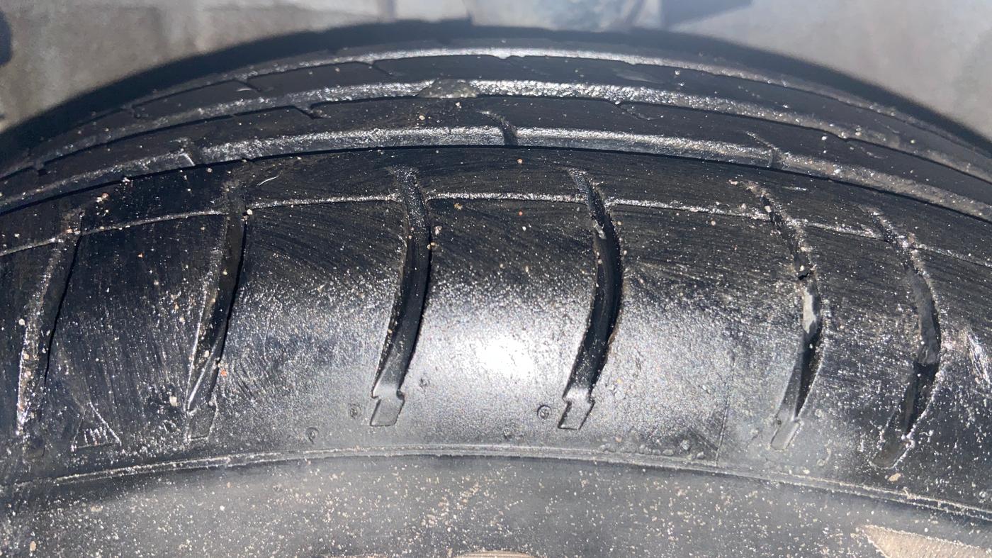 2014 Hyundai i10 MAGNA 1.1, Petrol, Manual, 95,450 km, Left Front Tyre Tread