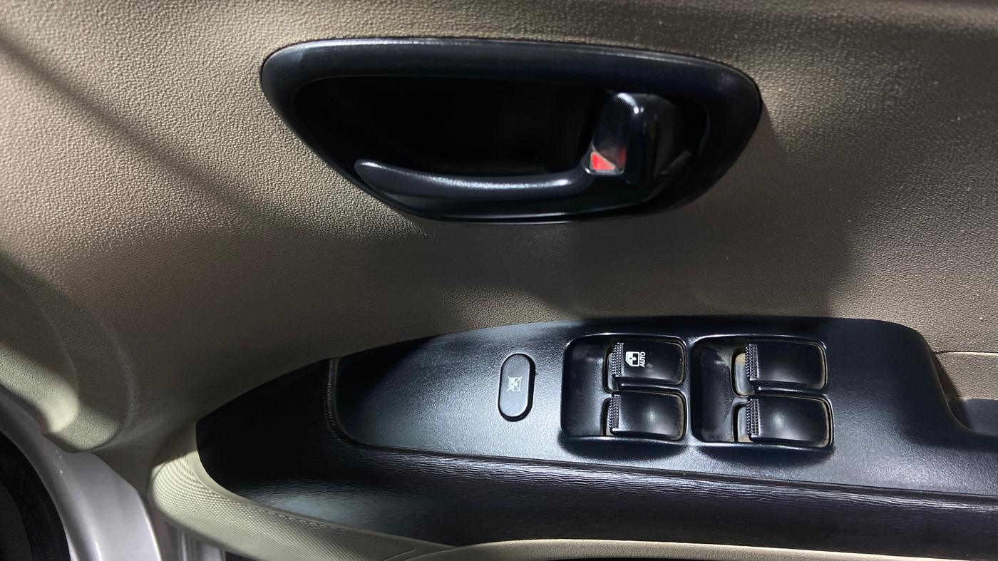 2014 Hyundai i10 MAGNA 1.1, Petrol, Manual, 95,450 km, Driver Side Door Panels Control