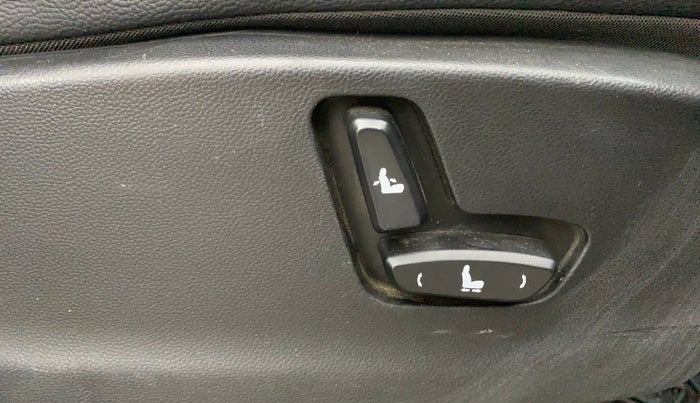 2023 MG HECTOR PLUS SHARP PRO 2.0 TURBO DIESEL 7 STR, Diesel, Manual, 49,840 km, Driver Side Adjustment Panel